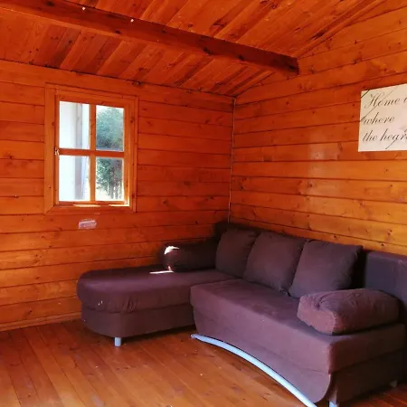 Casa de Férias Cozy Chalet With Veranda In The Achterhoek *
